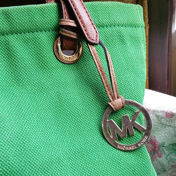 Michael Kors Green Shoulder Bag - Picture 5 of 14